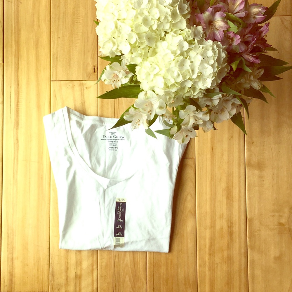 faded glory white scoop neck short sleeved tee